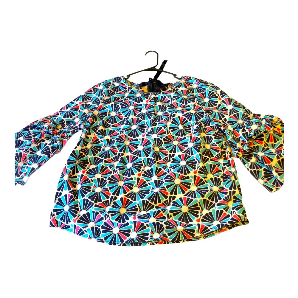 Crown&Ivy blouse Size M Clean classic & cute!